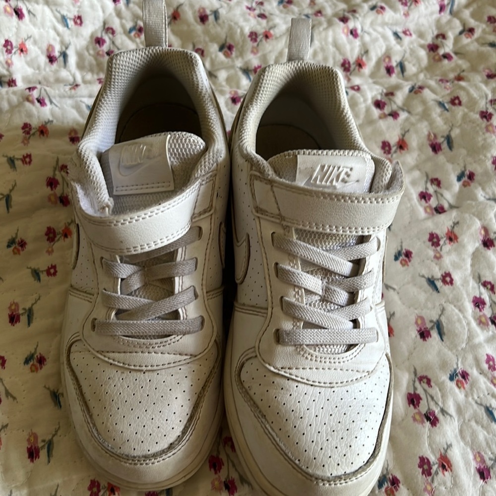 Kids Nike shoes size 13